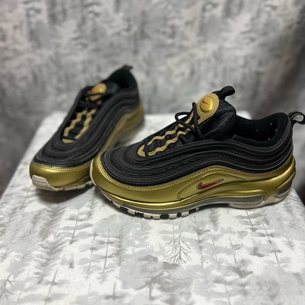 Nike Black and Gold Athletic Shoes